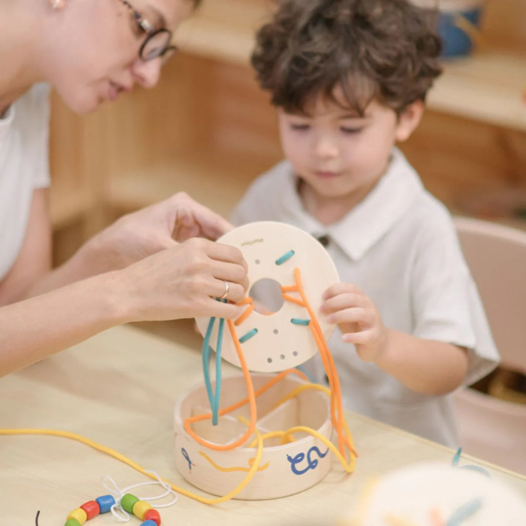 Lacing Boards With Container