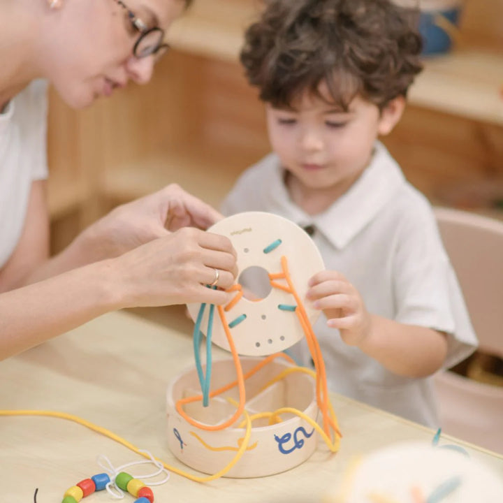 Lacing Boards With Container