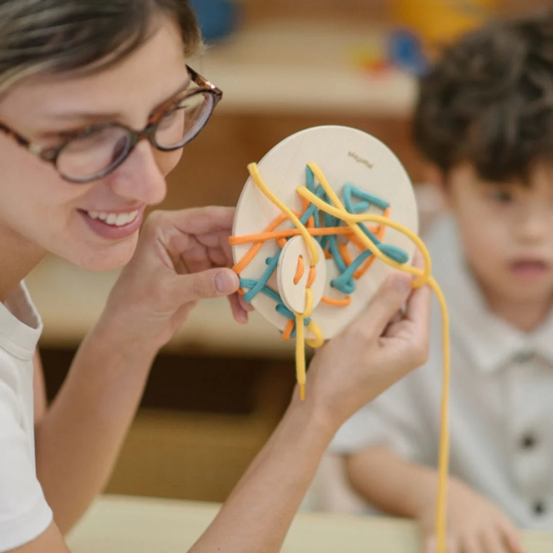 Lacing Boards With Container