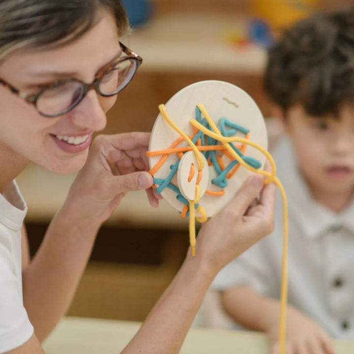 Lacing Boards With Container