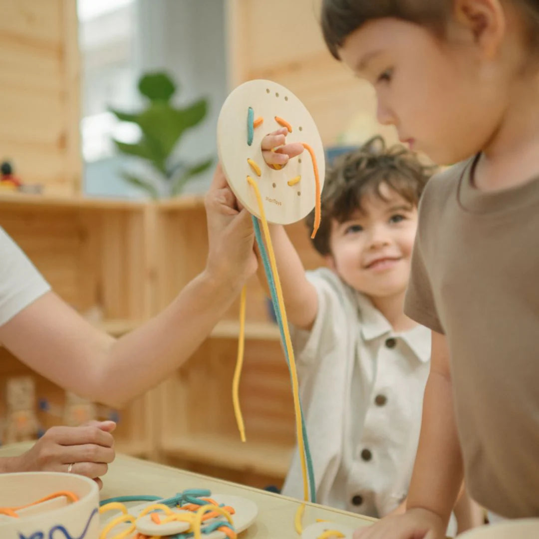 Lacing Boards With Container