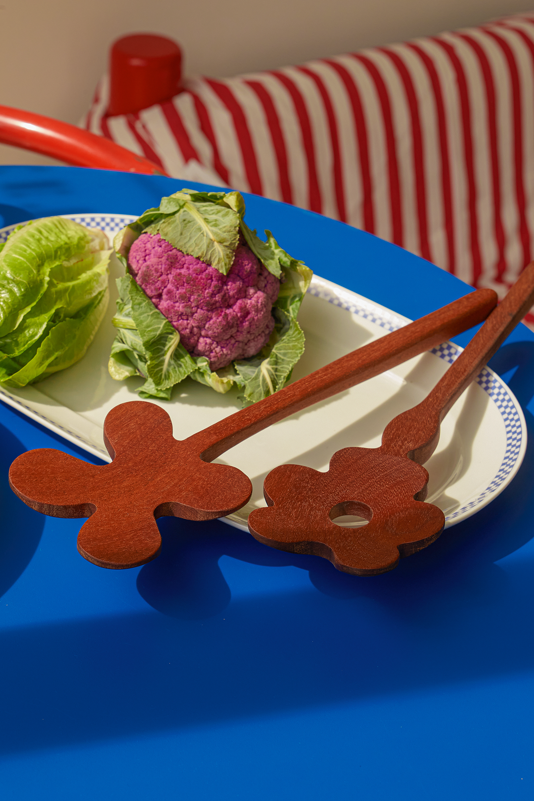 Serving Friends - Large Flowers