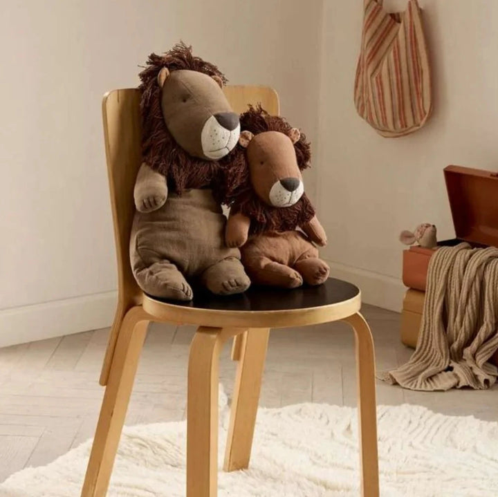 Safari friends, Lion