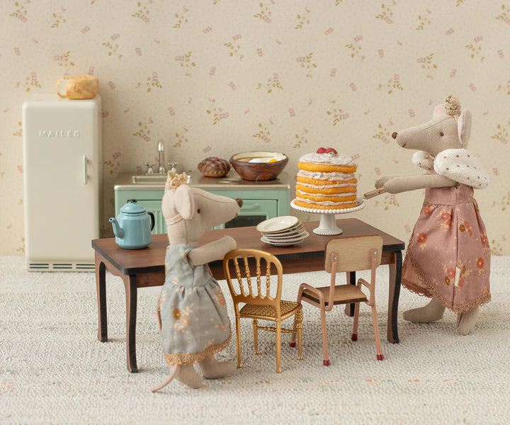Party Cake & Cake Stand - Mouse