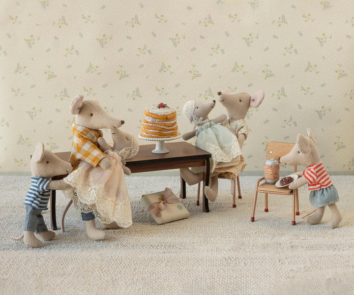 Party Cake & Cake Stand - Mouse